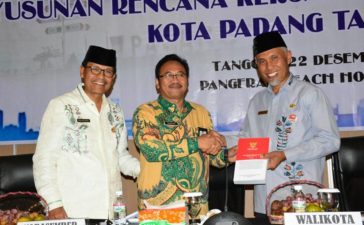 Mahyeldi saat Rapat Koordinasi Penyusunan Rencana Kerja Pemerintah Daerah (RKPD) Kota Padang tahun 2019 di Hotel Pangeran Beach, Jumat (22/12/2017).