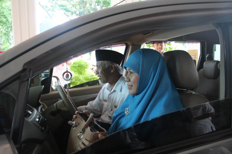 Mahyeldi Ansarullah dan istri meninggal rumah dinas Walikota Padang dalam memasuki cuti pada keikutsertaannya dalam Pilkada Kota Padan gtahun 2018