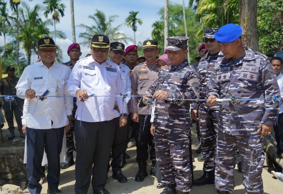 wujudkan-ketahanan-pangan,-pemkab-solok-selatan-bersinergi-dengan-tni-al-bangun-infrastruktur