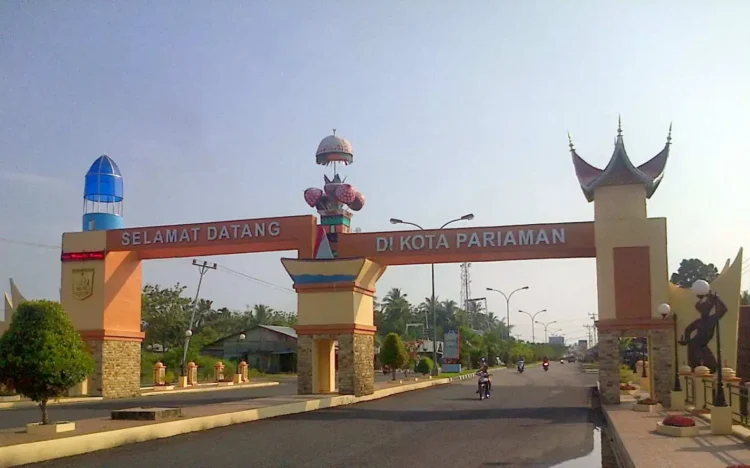 diduga-mesum,-badut-jalanan-di-pariaman-diamankan-warga diduga-mesum,-badut-jalanan-di-pariaman-diamankan-warga