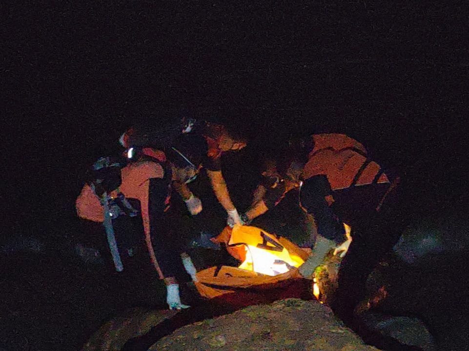mayat-pria-tak-dikenal-ditemukan-terjepit-batu-di-pantai-pasir-putih-lengayang,-pesisir-selatan mayat-pria-tak-dikenal-ditemukan-terjepit-batu-di-pantai-pasir-putih-lengayang,-pesisir-selatan