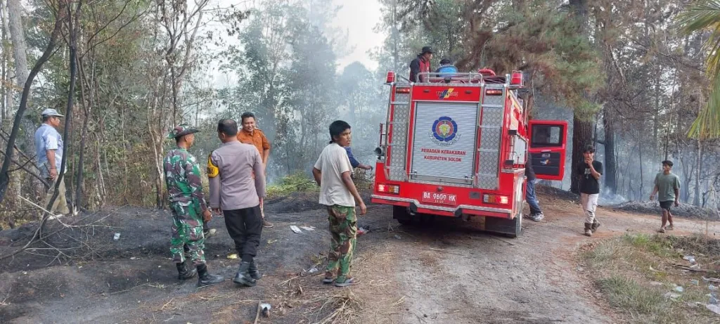 kemarau-panjang,-kebakaran-lahan-di-solok-semakin-meluas kemarau-panjang,-kebakaran-lahan-di-solok-semakin-meluas