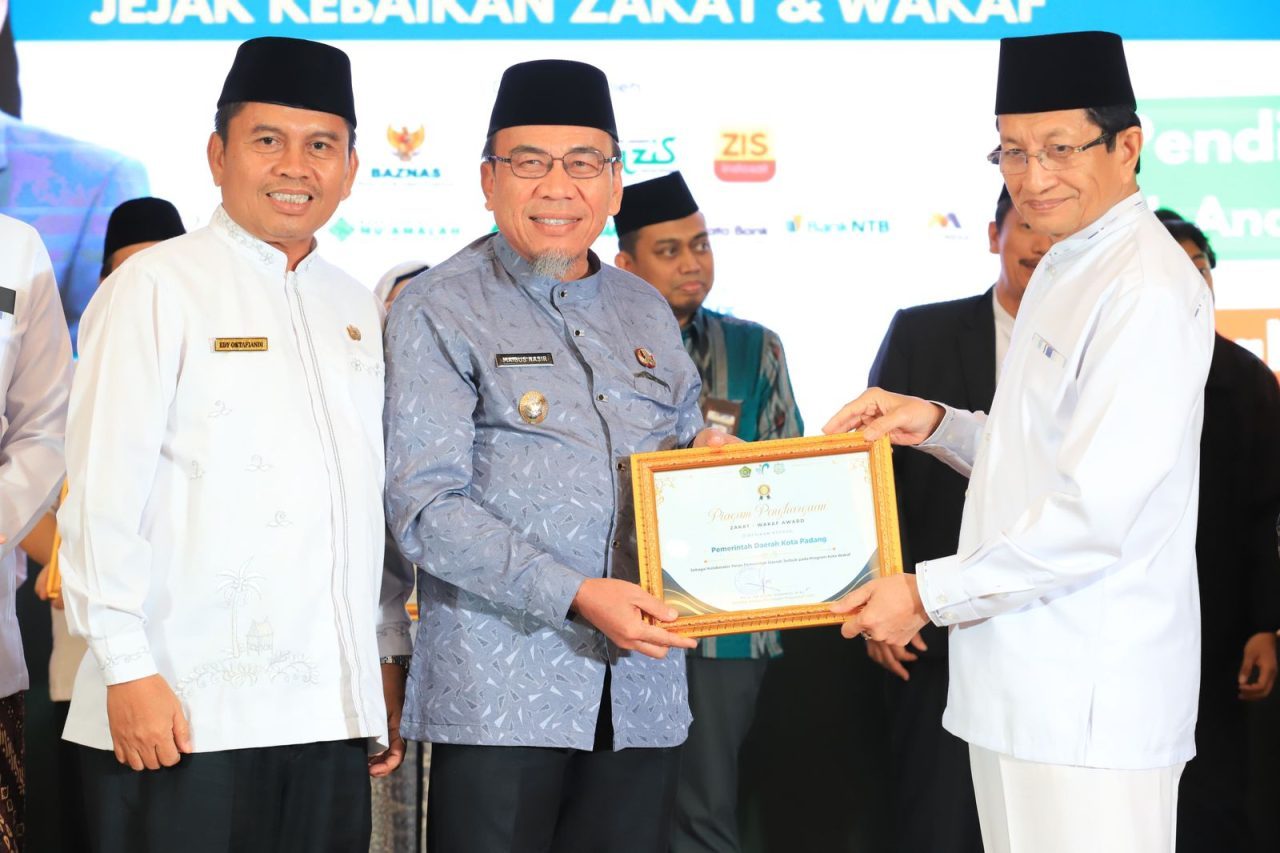 kota-padang-raih-penghargaan-kolaborator-pemerintah-daerah-terbaik-dalam-zakat-wakaf-award-2025