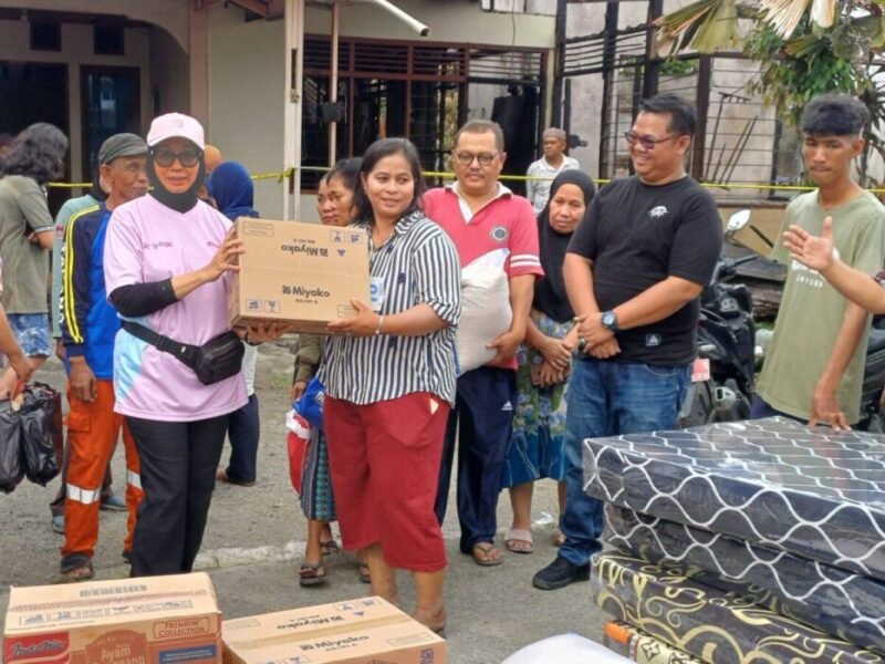 pemko-padang-bantu-14-kk-yang-terdampak-kebakaran-di-ganting-parak-gadang