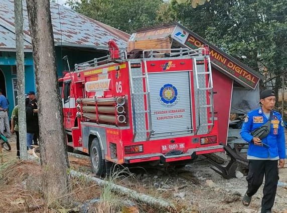 dirawat-setelah-kakinya-putus,-pemilik-kios-bensin-di-solok-meninggal-ditabrak-mobil-damkar