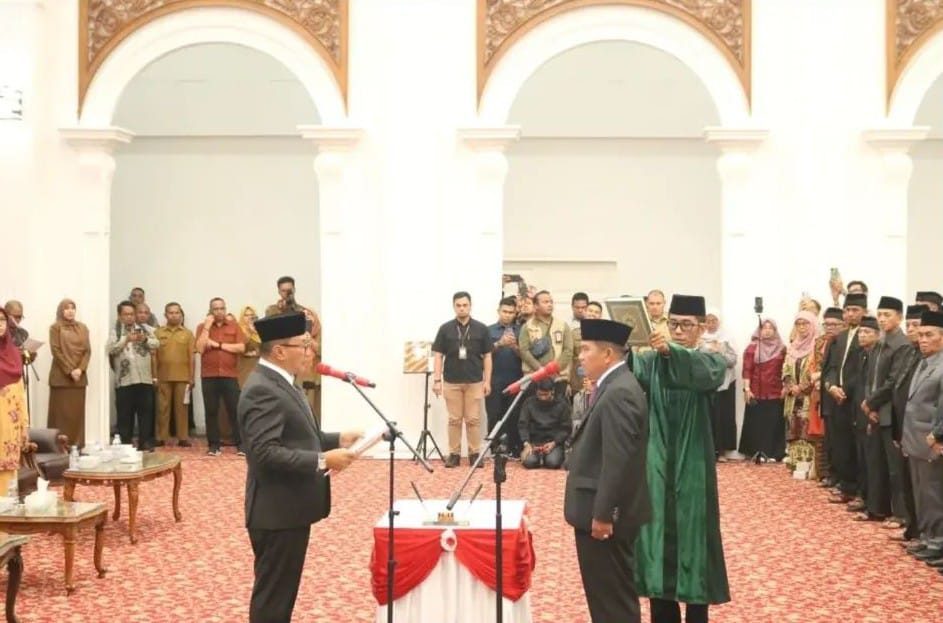 wali-kota-lantik-sekretaris-daerah-kota-bukittinggi wali-kota-lantik-sekretaris-daerah-kota-bukittinggi