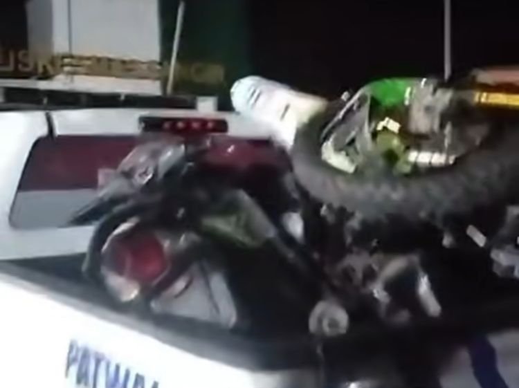 video:-tiga-pemotor-terlibat-kecelakaan-maut-di-solok-selatan video:-tiga-pemotor-terlibat-kecelakaan-maut-di-solok-selatan