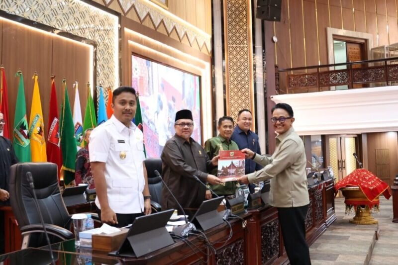 dprd-sumbar-tetapkan-ranperda-rpjmd-2025–2029-dan-ranperda-pertanggungjawaban-apbd-2024 dprd-sumbar-tetapkan-ranperda-rpjmd-2025–2029-dan-ranperda-pertanggungjawaban-apbd-2024