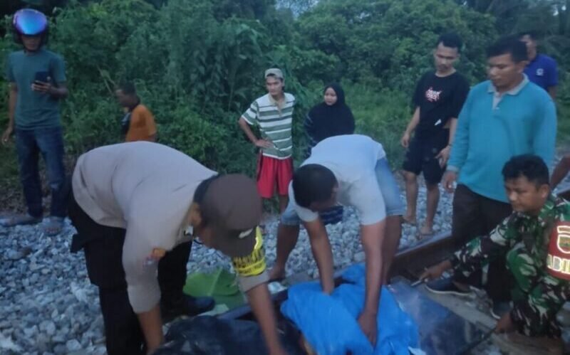 tertabrak-kereta-api-di-padang-pariaman,-seorang-wanita-tewas,-tubuh-terpotong-4-bagian tertabrak-kereta-api-di-padang-pariaman,-seorang-wanita-tewas,-tubuh-terpotong-4-bagian
