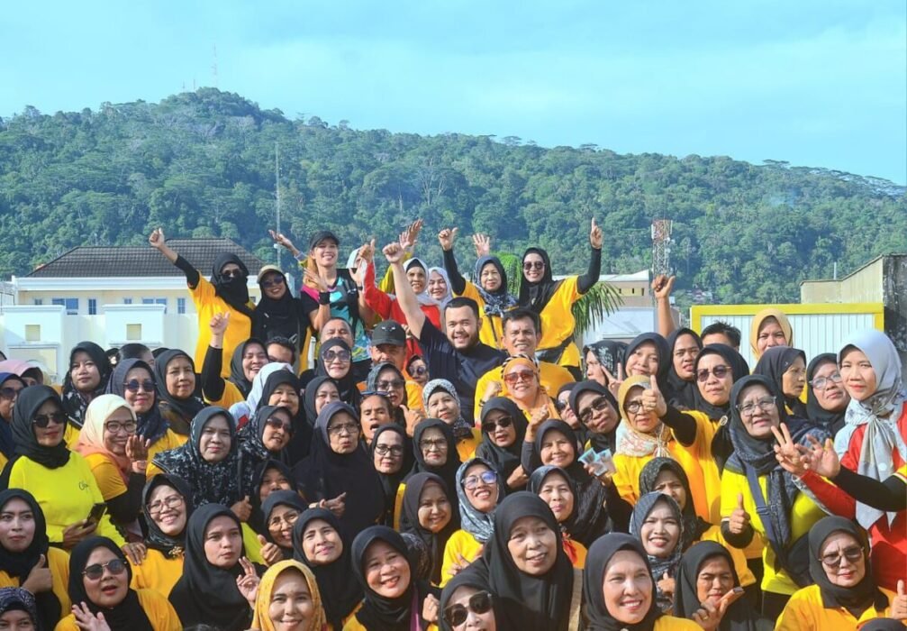 senam-pagi-bersama,-fadly-amran:-hidupkan-kembali-fungsi-sosial-pasar-raya-padang senam-pagi-bersama,-fadly-amran:-hidupkan-kembali-fungsi-sosial-pasar-raya-padang
