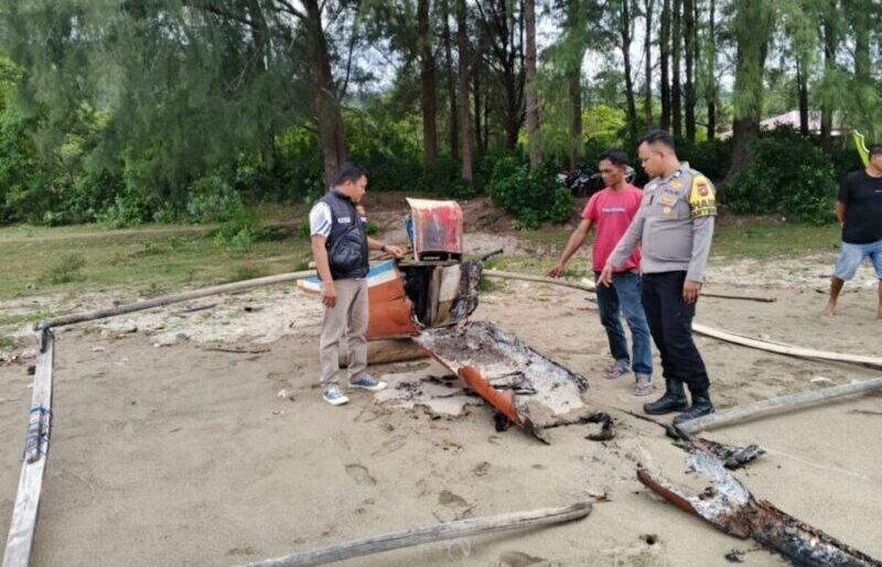 sampannya-diduga-dibakar-orang,-nelayan-di-pesisir-selatan-lapor-polisi sampannya-diduga-dibakar-orang,-nelayan-di-pesisir-selatan-lapor-polisi