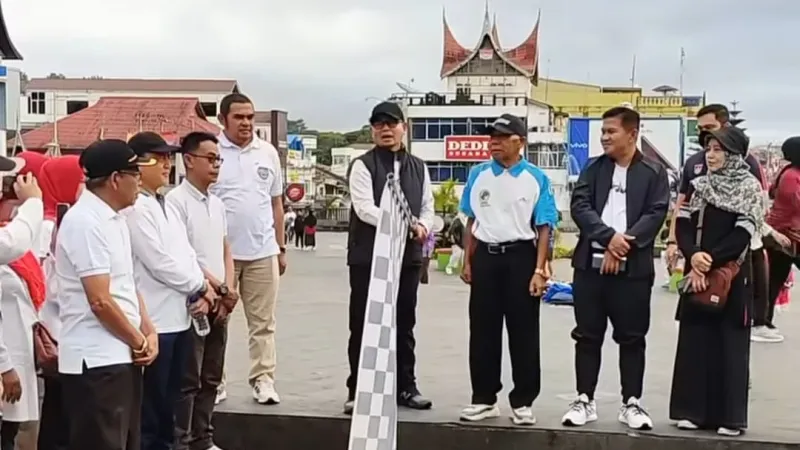 jalan-sehat-hut-koperasi,-pemko-bukittinggi-tegaskan-komitmen-dukung-koperasi-merah-putih