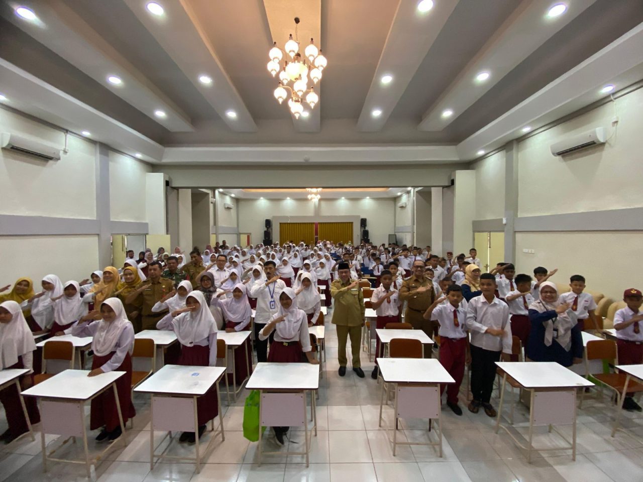 wakil-wali-kota-padang-buka-resmi-program-sekolah-rakyat-menengah-pertama wakil-wali-kota-padang-buka-resmi-program-sekolah-rakyat-menengah-pertama