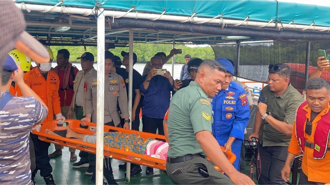 11-penumpang-boat-terbalik-yang-dicari-di-selat-sipora-mentawai-ditemukan-selamat