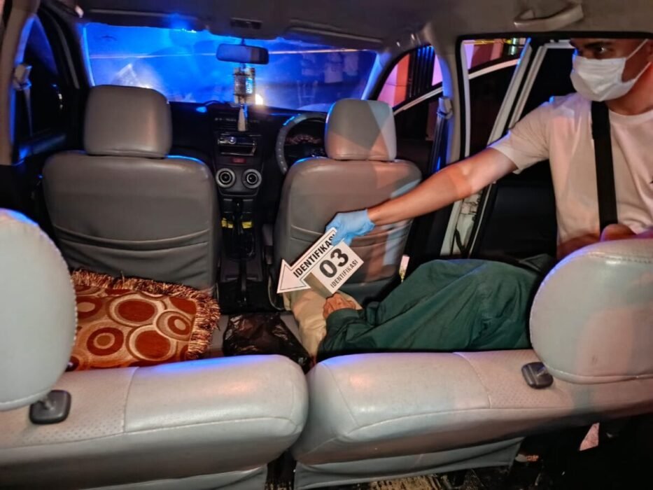 mayat-pria-lansia-pensiunan-dosen-ditemukan-dalam-mobil-di-padang-panjang mayat-pria-lansia-pensiunan-dosen-ditemukan-dalam-mobil-di-padang-panjang