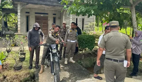 empat-kendaraan-dinas-dijemput-satpol-meranti empat-kendaraan-dinas-dijemput-satpol-meranti
