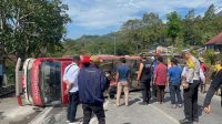 seorang-petugas-damkar-solok-patah-tangan-akibat-mobil-terguling