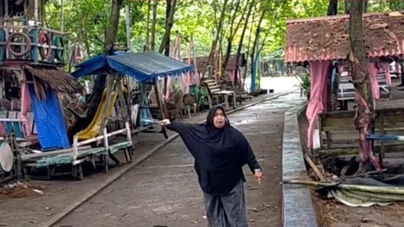 pegang-golok-tolak-radar-tsunami,-pedagang-di-pariaman-dilaporkan-ke-kepolisian pegang-golok-tolak-radar-tsunami,-pedagang-di-pariaman-dilaporkan-ke-kepolisian