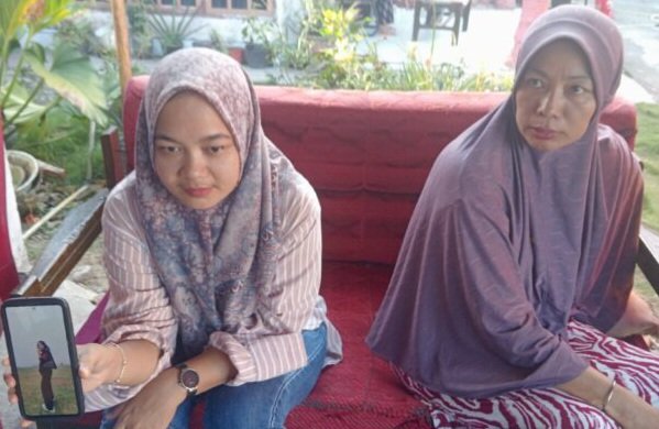cika-dimakamkan-di-samping-ibunya,-keluarga-tak-kuasa-menahan-duka cika-dimakamkan-di-samping-ibunya,-keluarga-tak-kuasa-menahan-duka