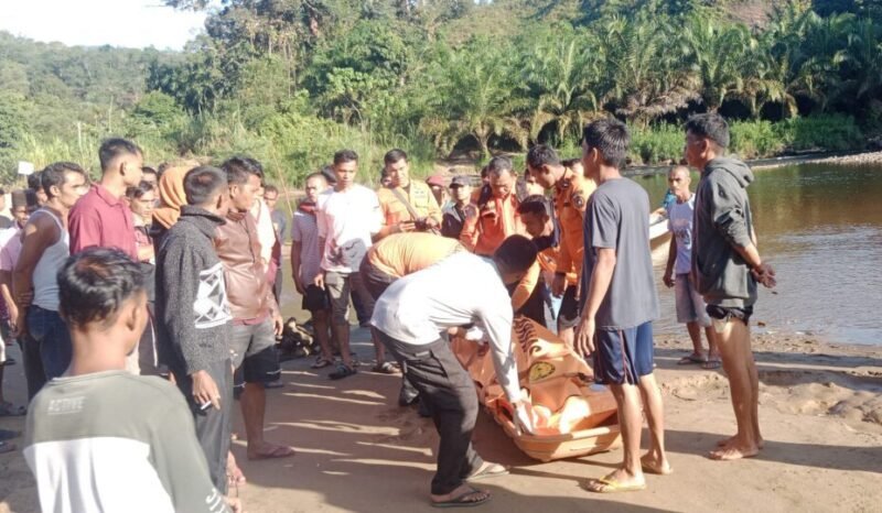 pencari-ikan-di-limapuluh-kota-tewas-terjepit-batu-di-dasar-sungai pencari-ikan-di-limapuluh-kota-tewas-terjepit-batu-di-dasar-sungai