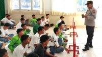 berikan-sosialisasi-di-smk-muhammadiyah-padang,-bidhumas-polda-sumbar-ajak-siswa-jauhi-perilaku-menyimpang berikan-sosialisasi-di-smk-muhammadiyah-padang,-bidhumas-polda-sumbar-ajak-siswa-jauhi-perilaku-menyimpang