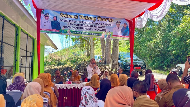 di-bawah-kepemimpinan-asnur,-dlh-solok-hadirkan-bank-sampah-induk-limo-danau-sebagai-terobosan-besar