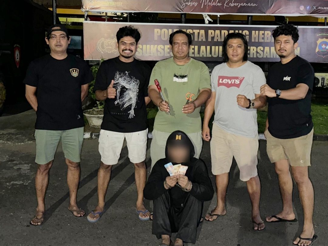 terekam-cctv,-polisi-berhasil-meringkus-pelaku-pencurian-di-smpn-7-padang