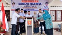 bupati-agam-dorong-penguatan-ketahanan-keluarga-lewat-sekolah-keluarga bupati-agam-dorong-penguatan-ketahanan-keluarga-lewat-sekolah-keluarga