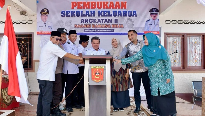 bupati-agam-dorong-penguatan-ketahanan-keluarga-lewat-sekolah-keluarga bupati-agam-dorong-penguatan-ketahanan-keluarga-lewat-sekolah-keluarga