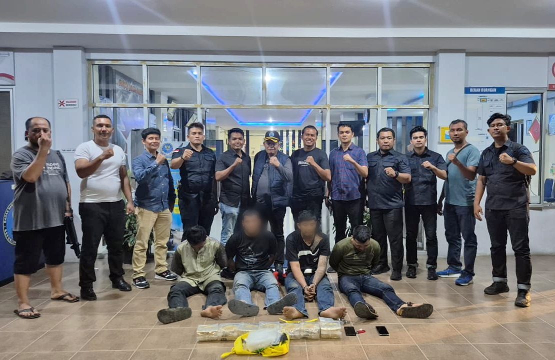dua-kasus-besar-narkoba-terungkap-dalam-3-hari,-bnnp-sumbar-amankan-ganja-dan-sabu-bernilai-fantastis dua-kasus-besar-narkoba-terungkap-dalam-3-hari,-bnnp-sumbar-amankan-ganja-dan-sabu-bernilai-fantastis