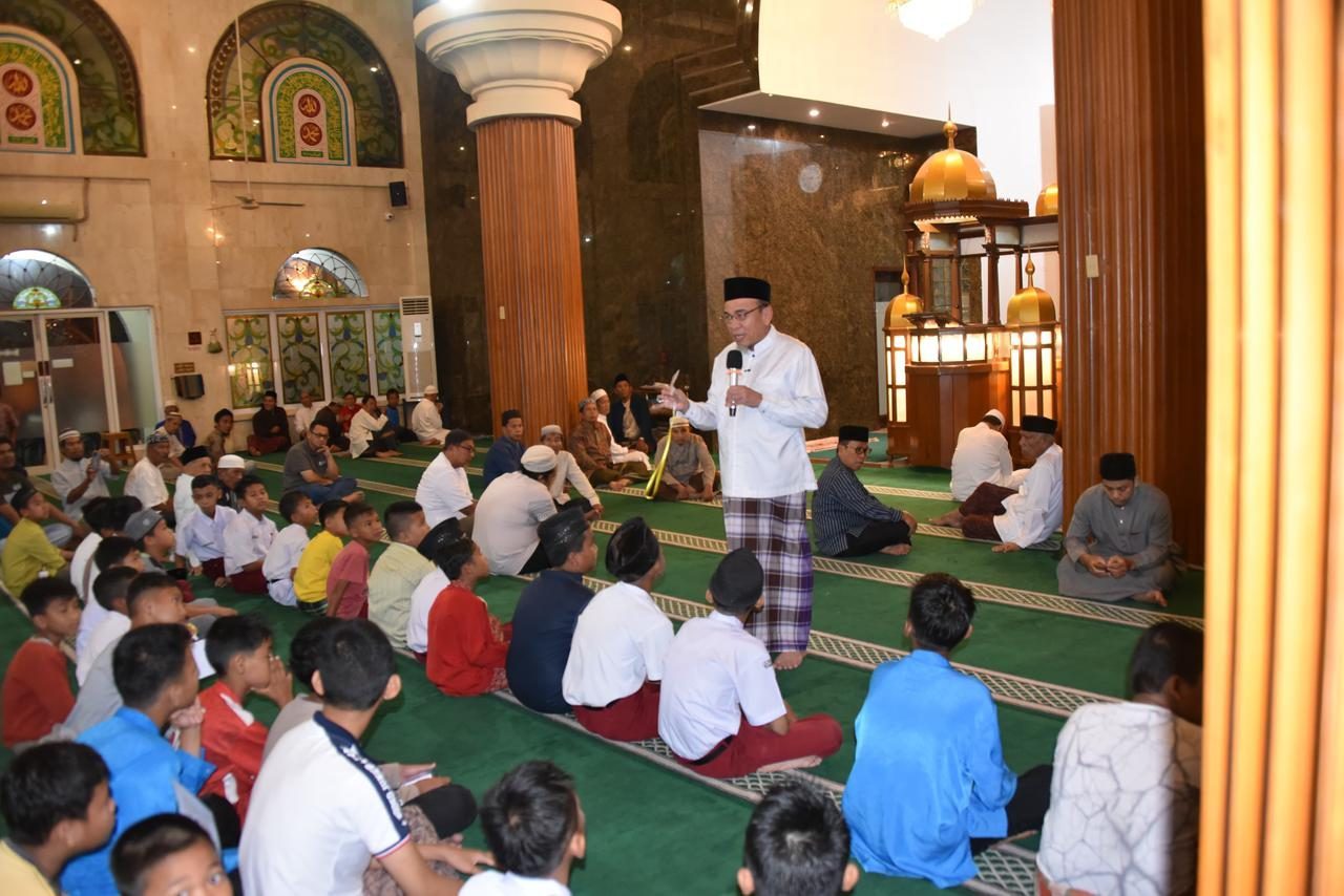 maigus-nasir-:-lebih-80000-siswa-sd-dan-smp-yang-tersebar-dari-1.100-masjid-dan-musala-mengikuti-subuh-mubarakah-di-kota-padang