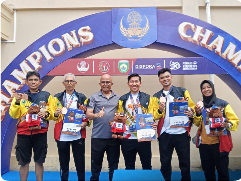 tiga-perunggu-dari-lapangan:-atlet-badminton-asn-sumbar-ukir-prestasi-di-pornas-korpri-2025 tiga-perunggu-dari-lapangan:-atlet-badminton-asn-sumbar-ukir-prestasi-di-pornas-korpri-2025