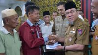 pemko-dan-baznas-padang-salurkan-rp-215-juta-untuk-36-kk-korban-kebakaran-di-pasar-gadang