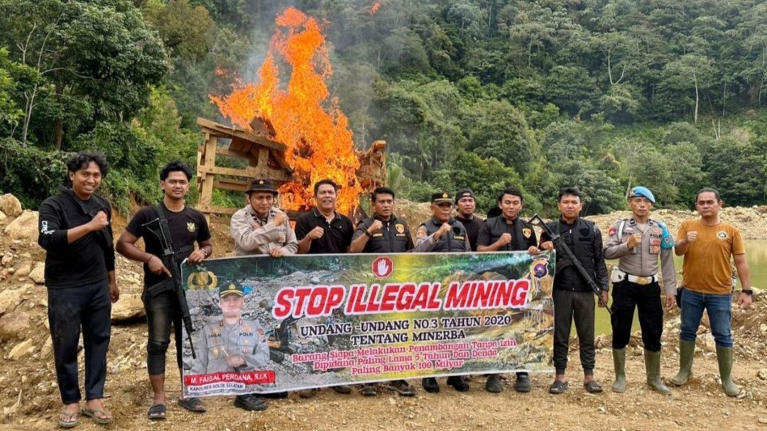 tinggalkan-alat-bukti!-penambang-emas-ilegal-di-solok-selatan-kocar-kacir-digerebek-polisi