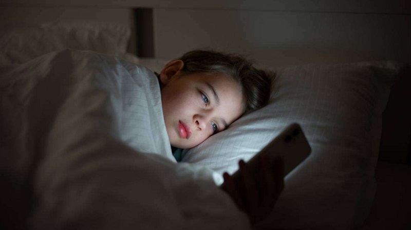 main-medsos-sebelum-tidur?-ini-dampak-diam-diam-pada-otak-dan-mental main-medsos-sebelum-tidur?-ini-dampak-diam-diam-pada-otak-dan-mental