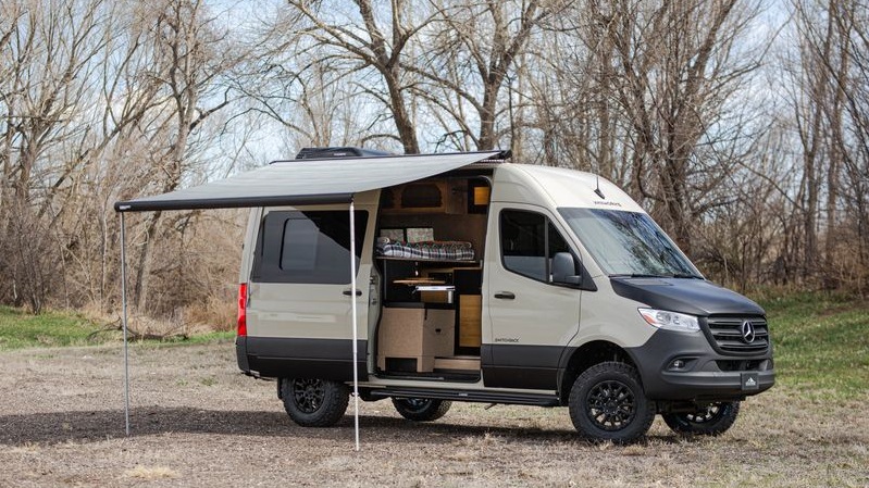 demi-hidup-hemat-untuk-keluarga,-pria-ini-rela-tinggal-di-dalam-mobil demi-hidup-hemat-untuk-keluarga,-pria-ini-rela-tinggal-di-dalam-mobil