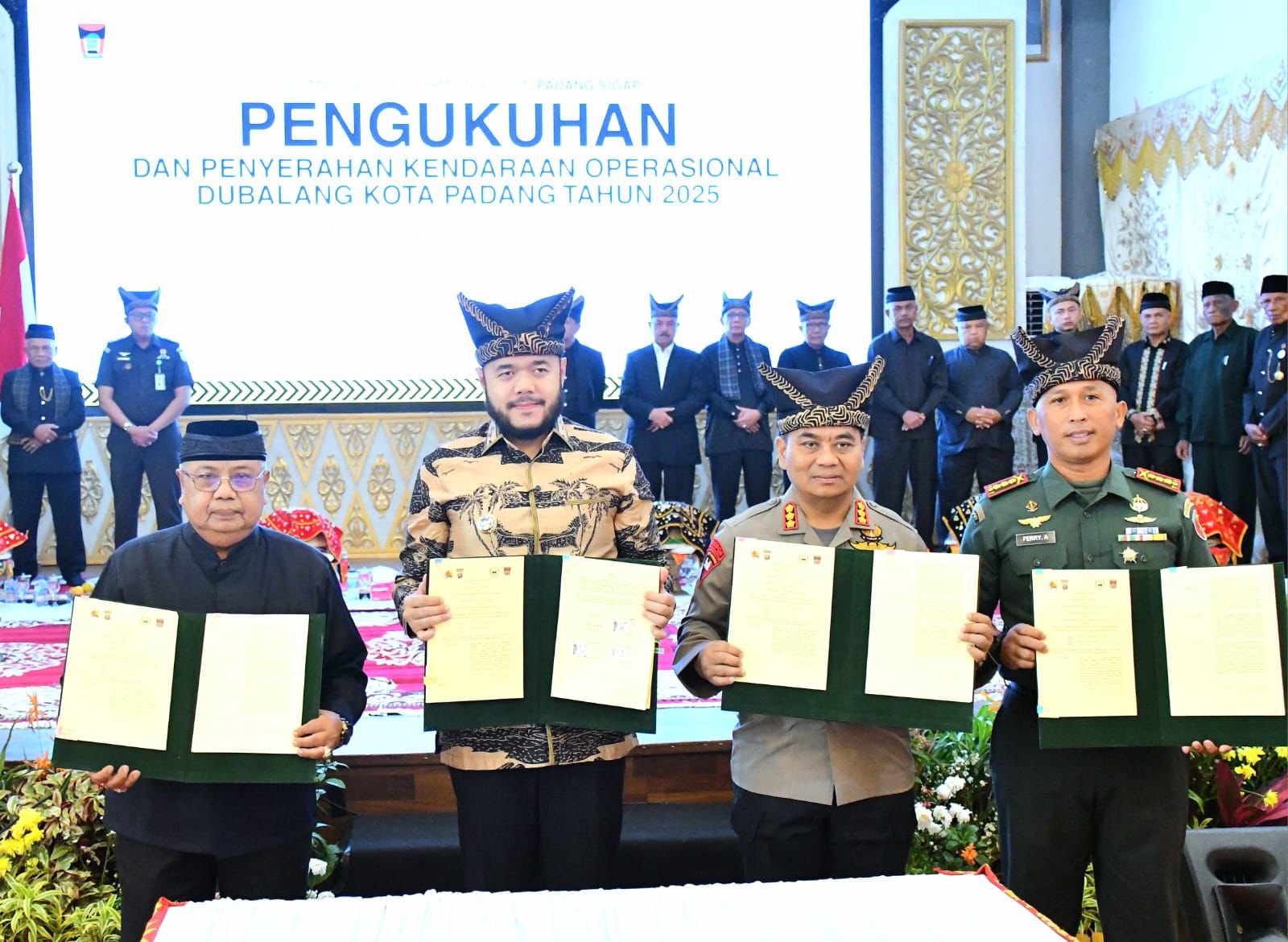 perkuat-sistem-keamanan-ketertiban-walikota-kukuhkan-208-dubalang-kota-padang perkuat-sistem-keamanan-ketertiban-walikota-kukuhkan-208-dubalang-kota-padang