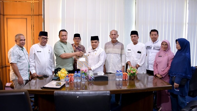 pemkab-agam-usulkan-mr.-assaat-dt-mudo-jadi-pahlawan-nasional pemkab-agam-usulkan-mr.-assaat-dt-mudo-jadi-pahlawan-nasional
