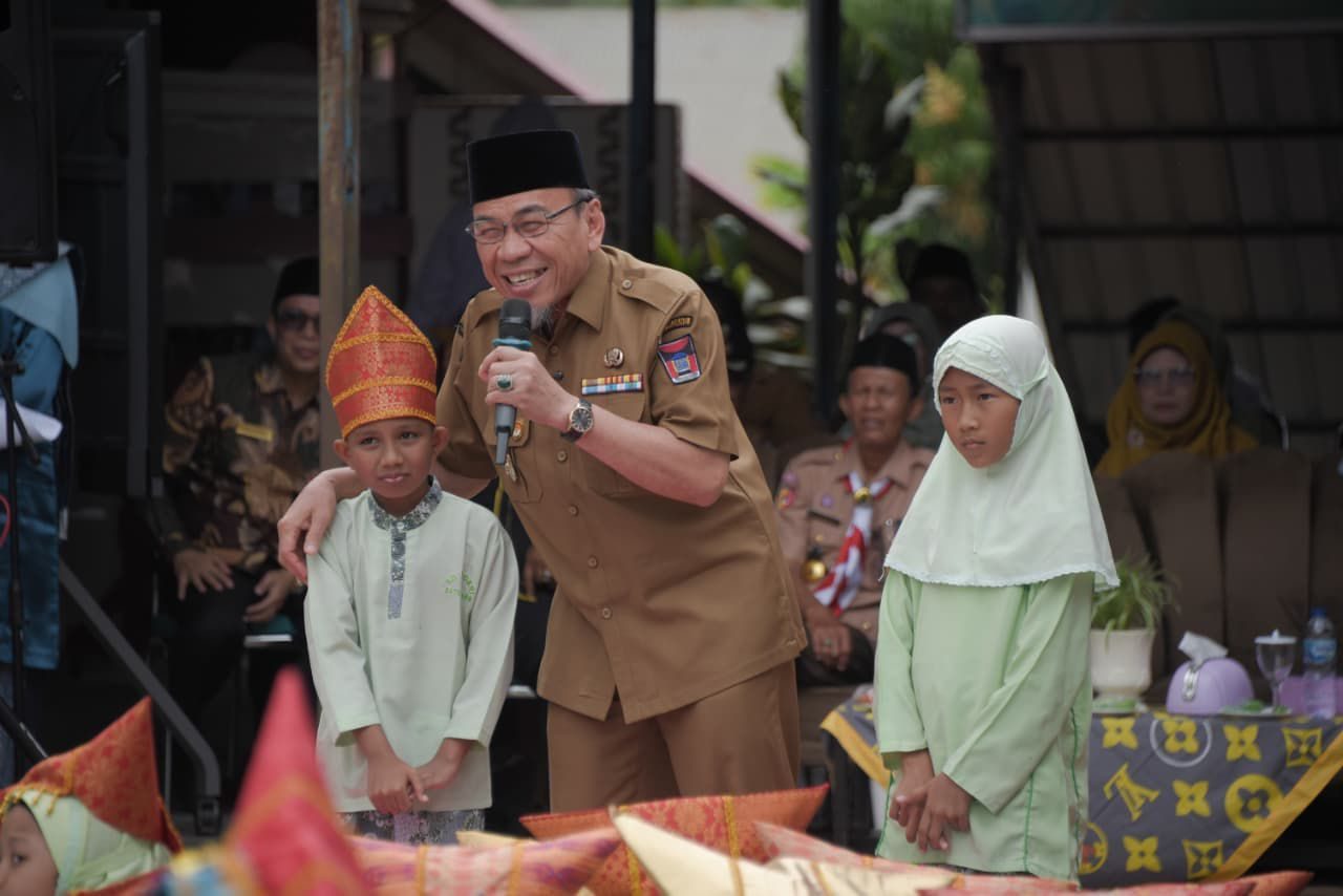 wawako-padang-buka-expo-pendidikan-sdn-13-batu-gadang,-tekankan-pelestarian-silek-dan-tahfidz-al-qur’an