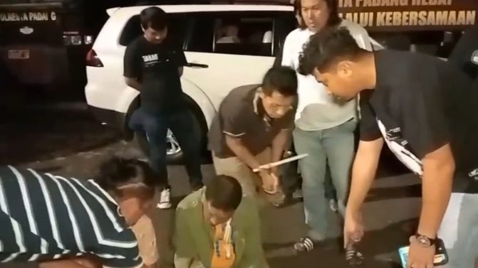 ganjal-atm-dan-tukar-kartu:-jaringan-pencuri-lintas-bank-digulung-tim-klewang