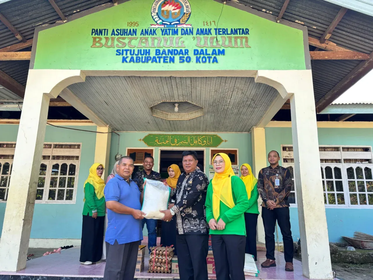 hari-bakti-kemenimipas-ke-1,-lapas-kelas-ii-b-tanjung-pati-gelar-bakti-sosial-di-panti-asuhan