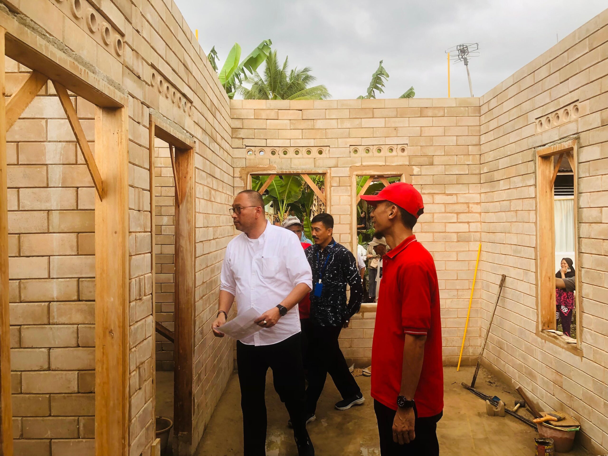 semen-padang-dan-kemensos-bangun-rumah-layak-huni-dengan-sepablock semen-padang-dan-kemensos-bangun-rumah-layak-huni-dengan-sepablock