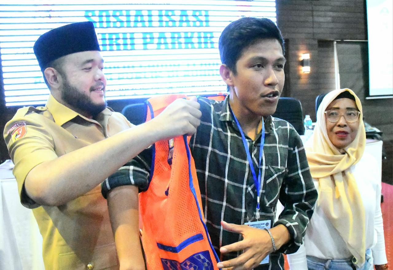 peningkatan-kapasitas-juru-parkir,-dukung-padang-kota-tertib-dan-destinasi-wisata