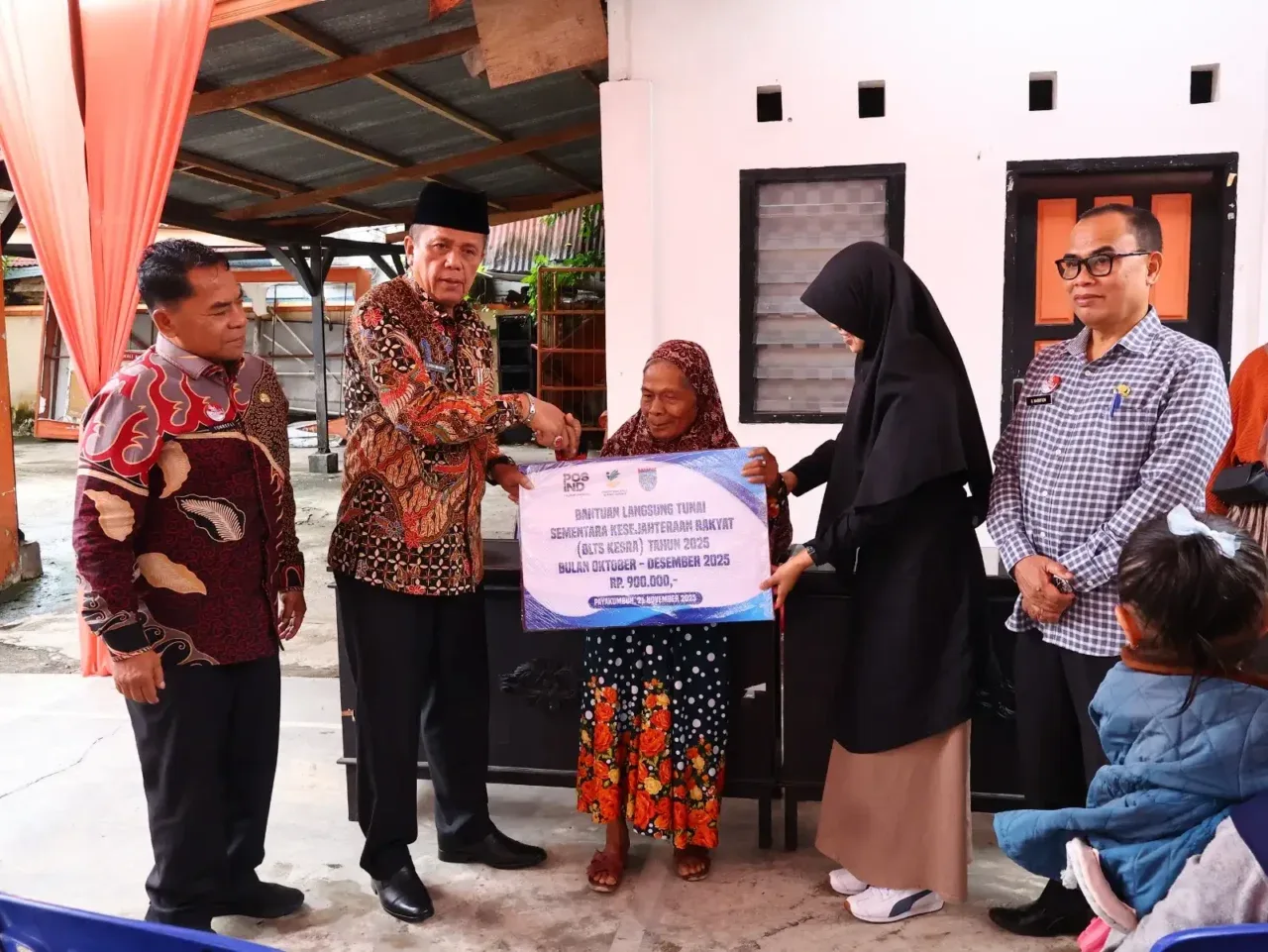 4.757-keluarga-di-payakumbuh-terima-blt-sementara-kesejahteraan-rakyat-2025-dari-kementerian-sosial 4.757-keluarga-di-payakumbuh-terima-blt-sementara-kesejahteraan-rakyat-2025-dari-kementerian-sosial