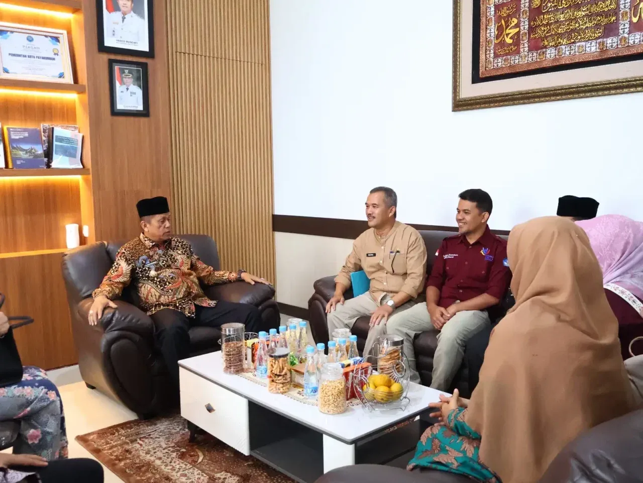 wakil-walikota-lepas-guru-dan-tenaga-kependidikan-hebat-payakumbuh-untuk-ajang-apresiasi-gtk-hebat-2025-nasional wakil-walikota-lepas-guru-dan-tenaga-kependidikan-hebat-payakumbuh-untuk-ajang-apresiasi-gtk-hebat-2025-nasional