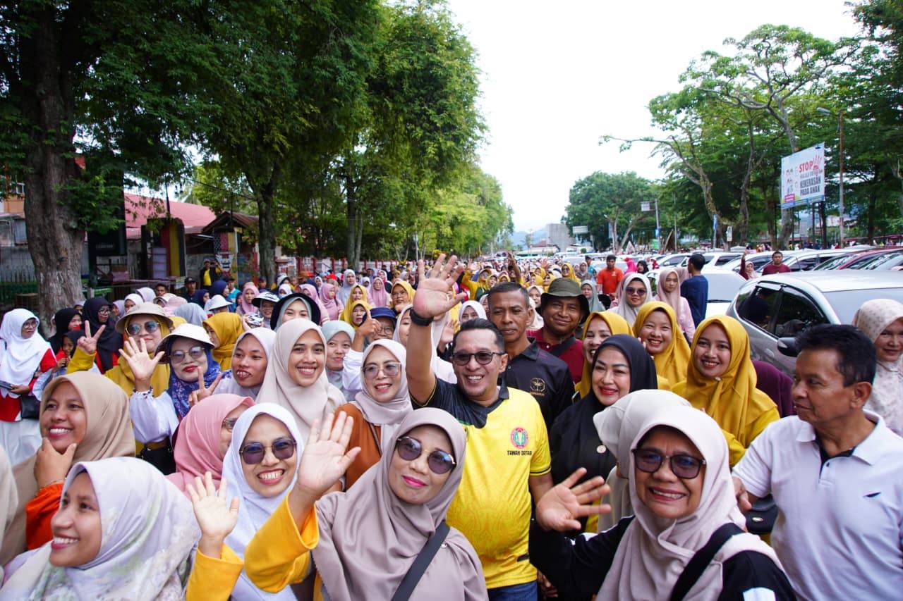 guru-tanah-datar-semarakkan-hgn-dengan-gerak-jalan-jantung-sehat