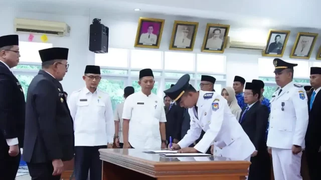mutasi-pejabat-di-tanah-datar,-eka-putra-ingatkan-asn-soal-kinerja-dan-integritas