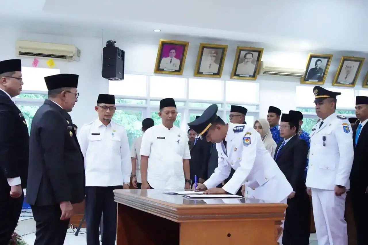 mutasi-pejabat-di-tanah-datar,-eka-putra-ingatkan-asn-soal-kinerja-dan-integritas
