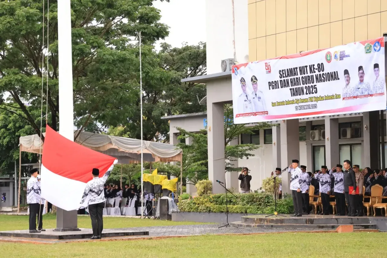 wawako-elzadaswarman-jadi-pembina-upacara-peringatan-hut-ke-80-pgri-dan-hari-guru-nasional-di-payakumbuh wawako-elzadaswarman-jadi-pembina-upacara-peringatan-hut-ke-80-pgri-dan-hari-guru-nasional-di-payakumbuh