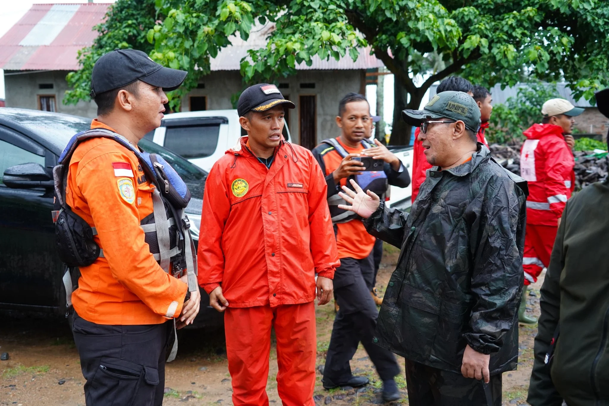 masyarakat-malalo-diungsikan-dengan-perahu-via-danau-singkarak masyarakat-malalo-diungsikan-dengan-perahu-via-danau-singkarak